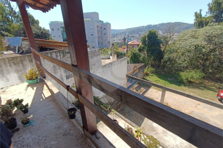 Sobrado à venda com 4 quartos em Jardim Esther, São Roque, SP