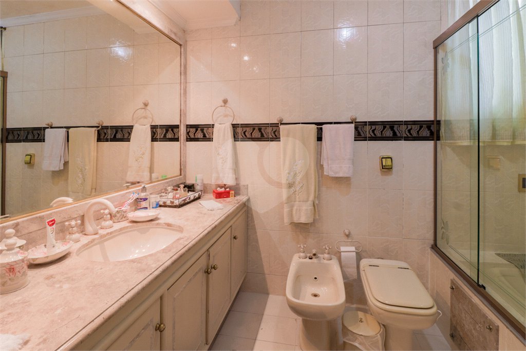 Casa à venda com 4 quartos, sendo 3 suítes, em Vila Sônia, São Paulo, SP