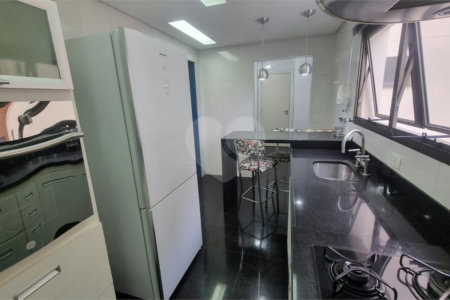 Apartamento à venda com 3 quartos, sendo 1 suíte,  em Indianópolis, São Paulo, SP
