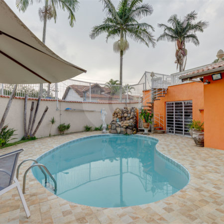 Casa Térrea à venda com 4 quartos, sendo 3 suítes, em Interlagos, São Paulo, SP