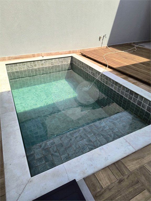 Casa com Piscina no Condomínio Lagos D'Icarai em Salto/SP