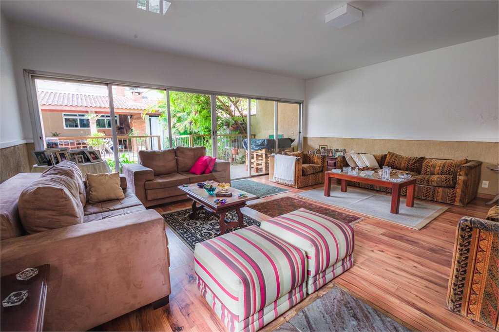 Casa à venda com 5 quartos, sendo 1 suíte, em Vila Rosália, Guarulhos, SP
