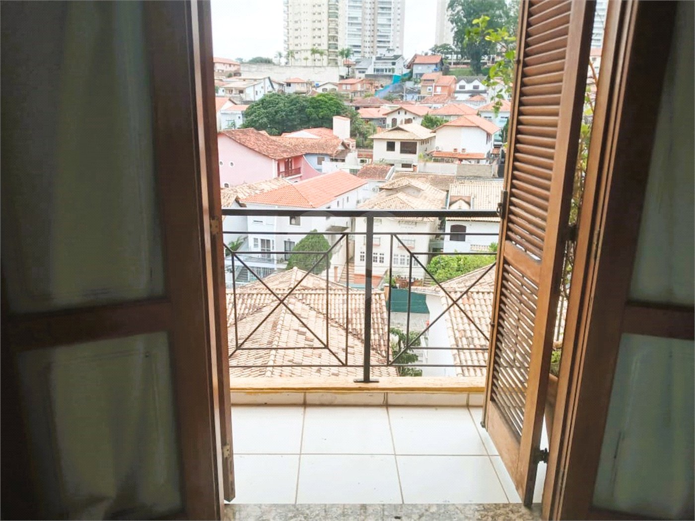 Sobrado à venda com 3 suítes em Jardim Londrina, São Paulo, SP