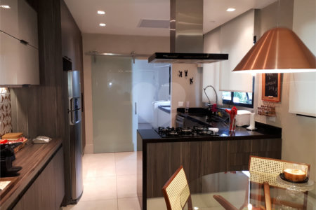 Apartamento à venda com 4 quartos, sendo 3 suítes, em Campo Belo, São Paulo, SP