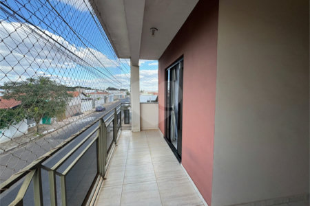 Sobrado á venda com Edícula, no Jardim Embaré, em São Carlos-SP.