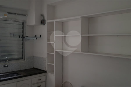 CASA TÉRREA A VENDA COM 06 APARTAMENTOS PARA LOCAÇÃO - ÓTIMO PARA INVESTIDOR - PRAÇA ARVORE