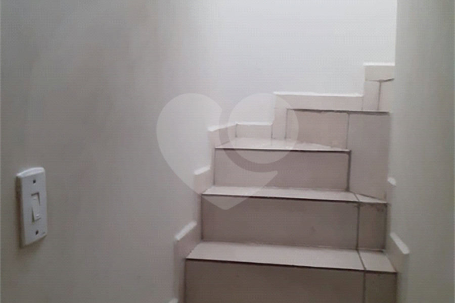 Sobrado à venda com 4 quartos, sendo 1 suíte, em Campo Limpo, São Paulo, SP