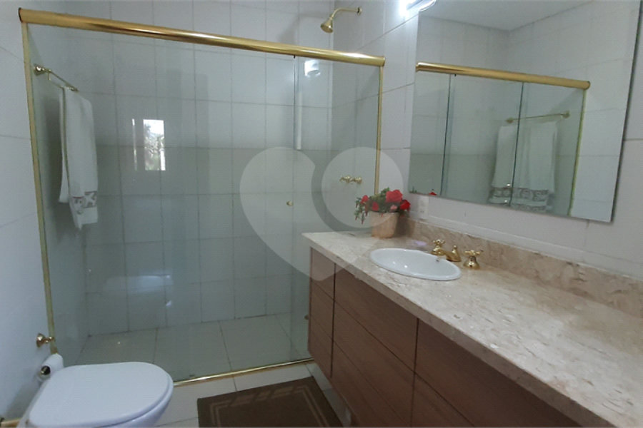 Casa à venda com 4 quartos, sendo 3 suítes, no condomínio Sausalito, Mairiporã - SP