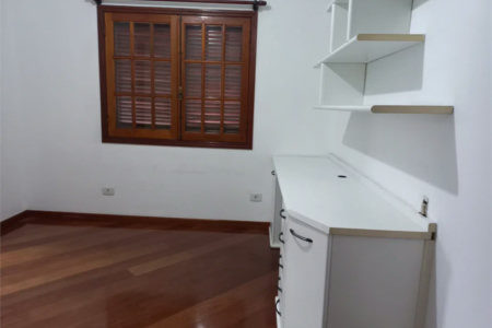 Sobrado à venda com 4 quartos, sendo 3 suítes,  em Cidade São Francisco, São Paulo, SP