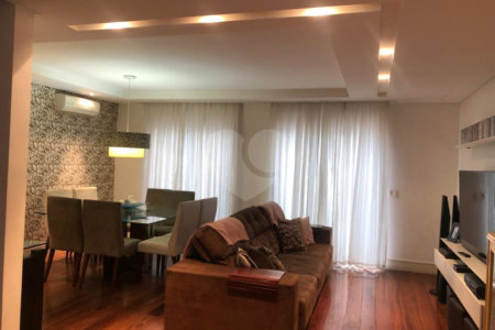 Casa à venda com 4 quartos, sendo 2 suítes, no condomínio Sunríse, São Paulo - SP