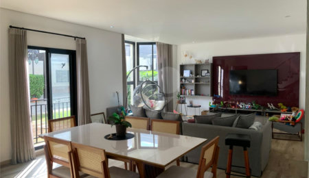 Casa à venda com 4 suítes no condomínio Vila Inglesa, Atibaia - SP
