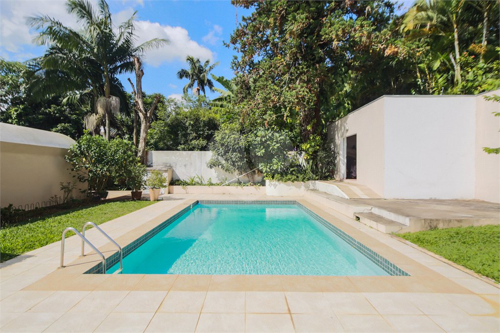 Casa à venda com 4 quartos, sendo 1 suíte,  em Interlagos, São Paulo, SP