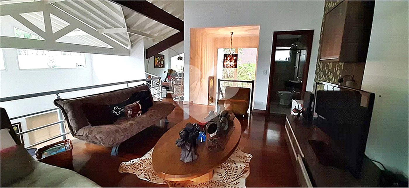 Casa à venda com 3 quartos, sendo 1 suíte, no condomínio Suíça da Cantareira, Mairiporã - SP