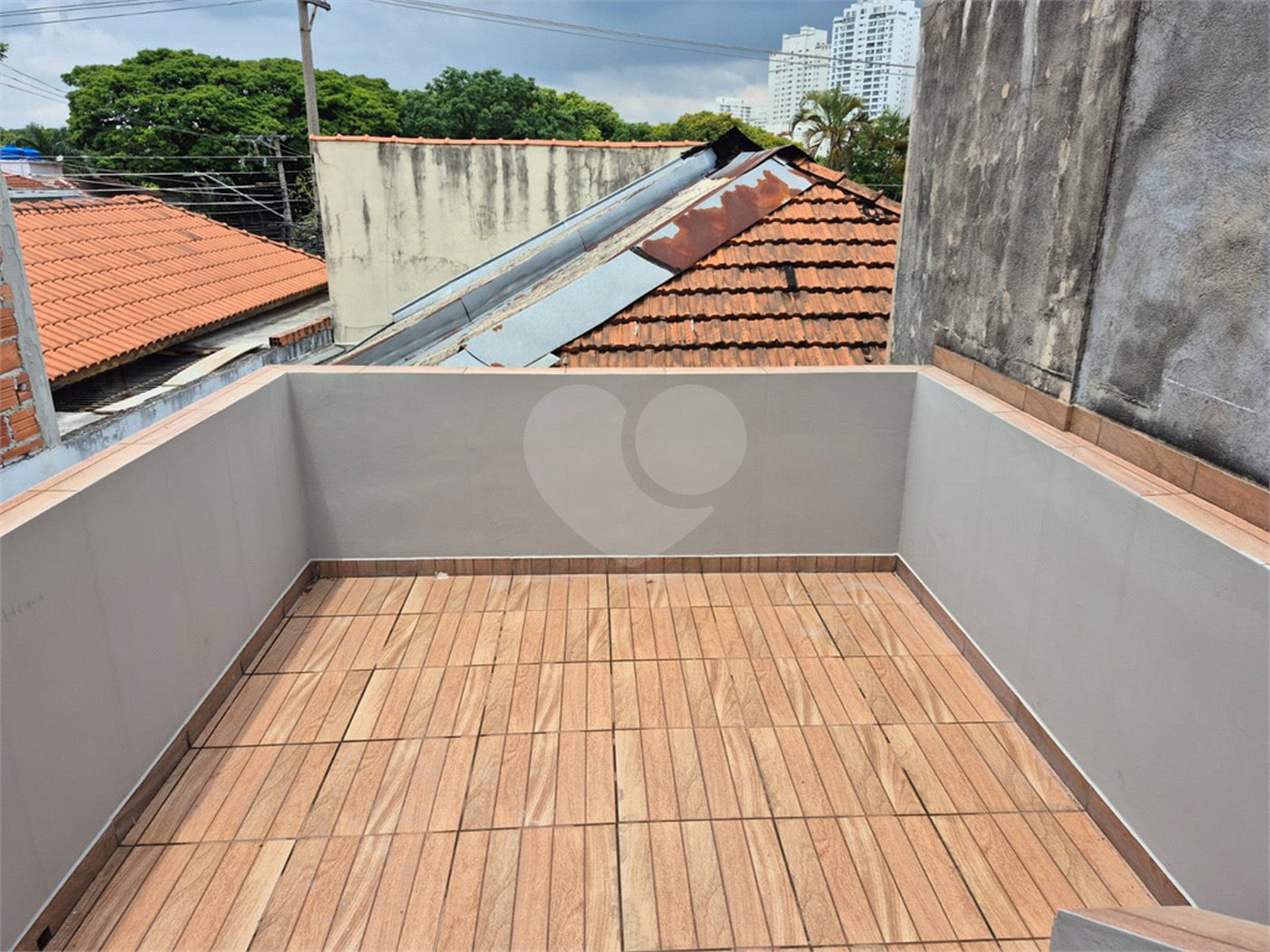 Casa à venda com 4 quartos, sendo 1 suíte, no condomínio Residencial Alto da Lapa II, São Paulo - SP