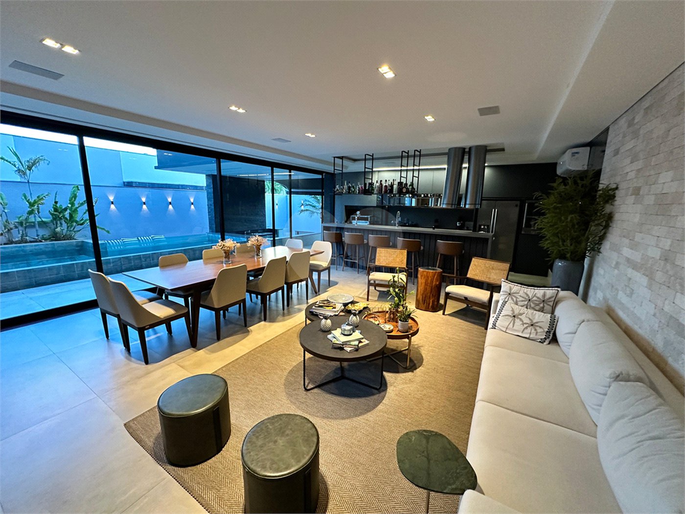 Casa à venda com 3 suítes no condomínio Residencial Florais Itália, Cuiabá - MT