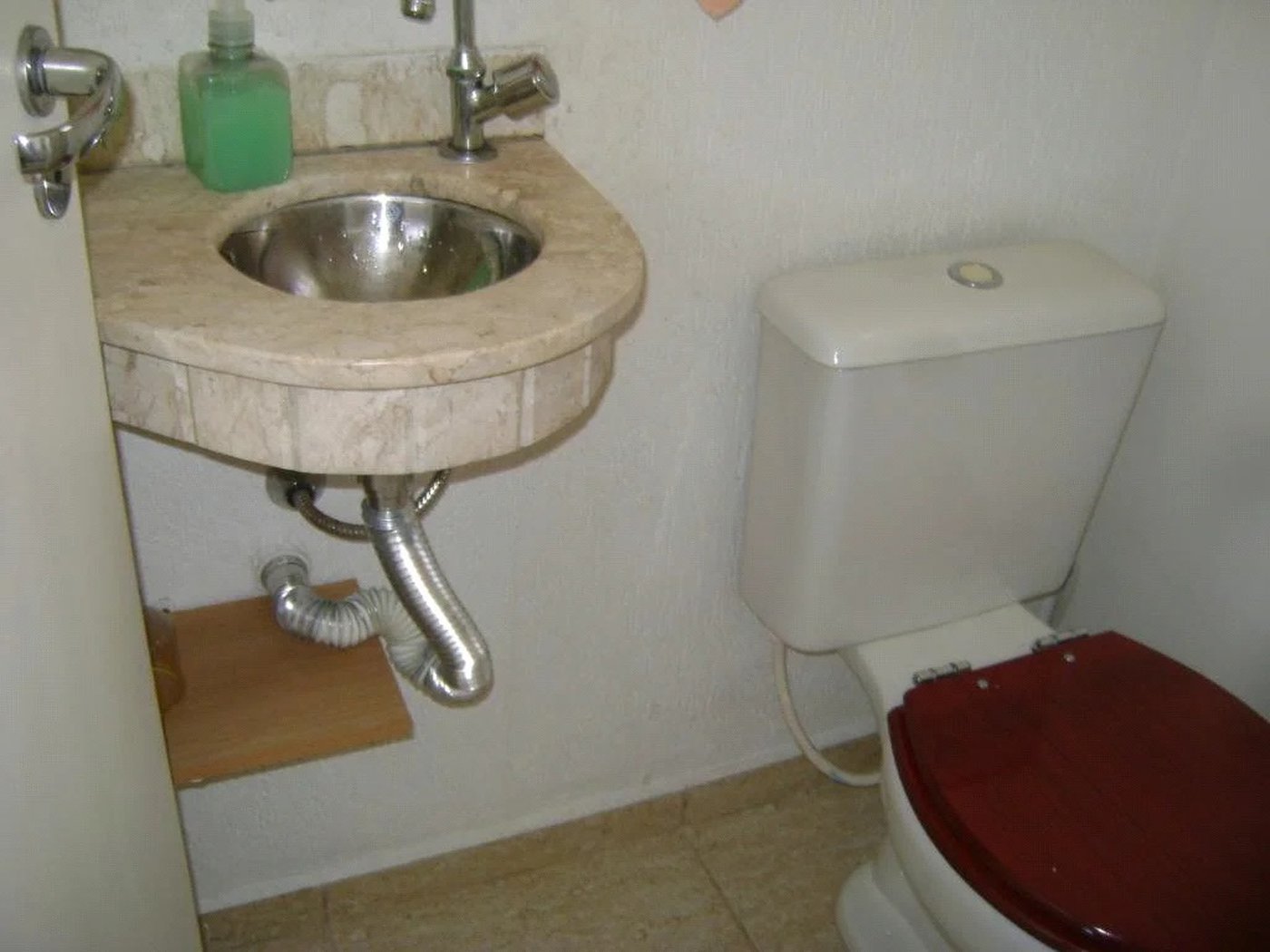 Casa à venda com 3 quartos, sendo 1 suíte, no condomínio Res Green Ville, São Paulo - SP