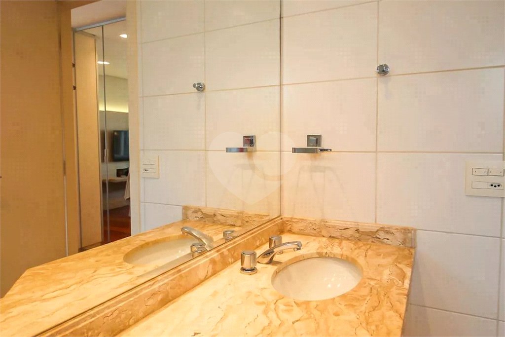 Apartamento à venda com 3 suítes em Real Parque, São Paulo, SP