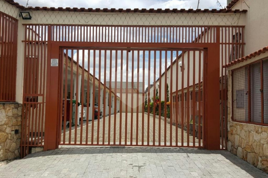 Casa à venda com 3 suítes no condomínio Village, São Paulo - SP