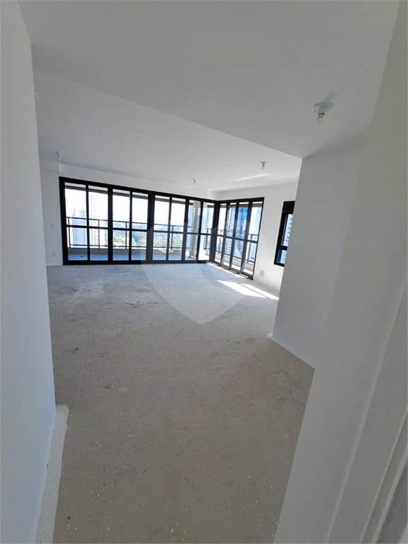 Apartamento à venda com 3 suítes, em Alphagran Alphaville, Barueri, SP