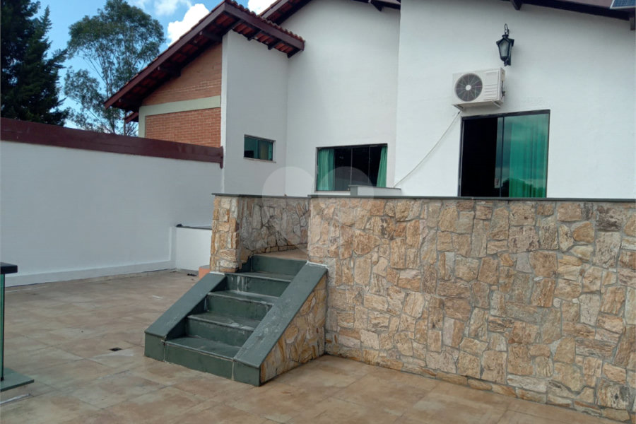Sobrado à venda ou para alugar com 4 quartos, sendo 2 suítes, em Serra da Cantareira, Mairiporã, SP