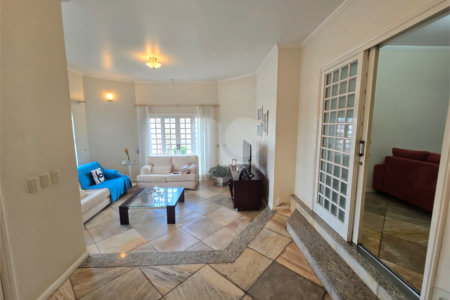 Casa à venda com 4 quartos, sendo 2 suítes,  em Vila Nastri, Itapetininga, SP