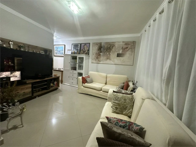Casa à venda ou para alugar com 3 quartos, sendo 1 suíte,  em Jardim Vivan, São Paulo, SP