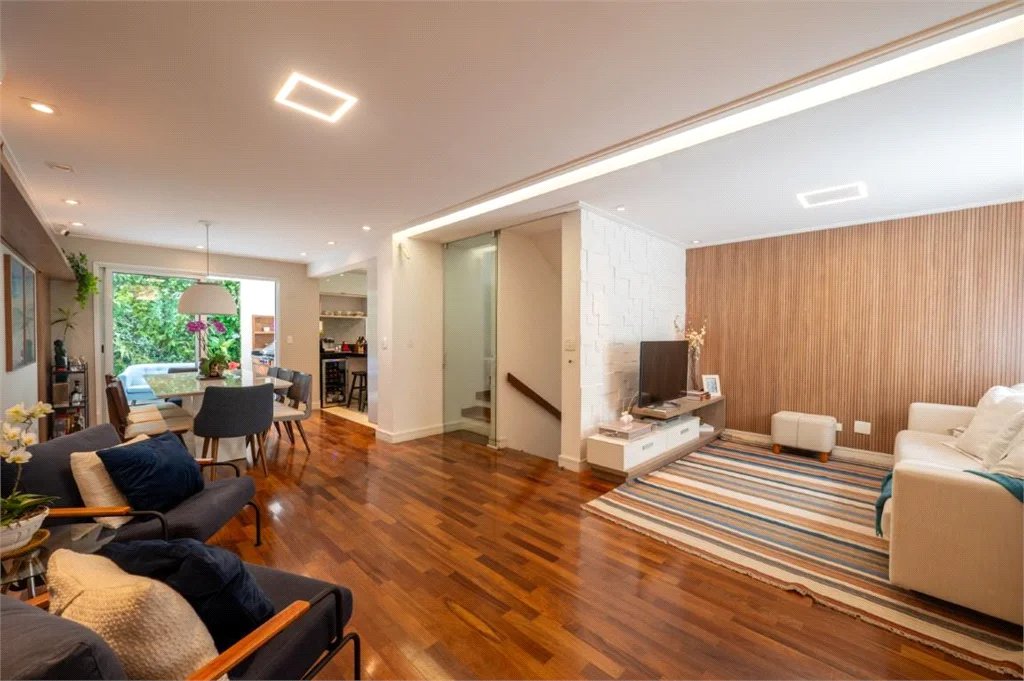 Casa à venda com 4 quartos, sendo 2 suítes, no condomínio Melbourne Residence, São Paulo - SP