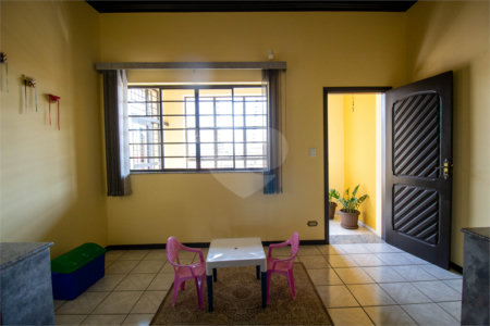 Sobrado à venda com 5 quartos, sendo 3 suítes, no Centro, São Roque, SP
