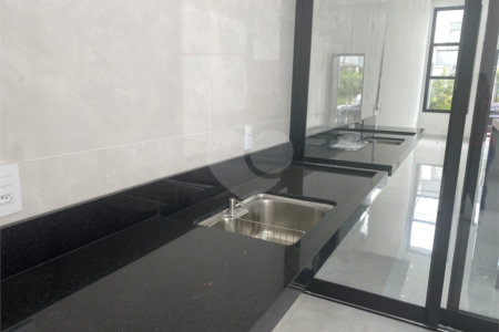 Casa à venda com 3 quartos, sendo 1 suíte, no condomínio Horto Florestal Villagio, Sorocaba - SP