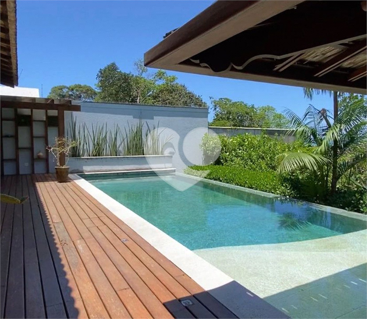 Casa à venda com 1 quarto, sendo 3 suítes, no Centro, Porto Seguro, BA
