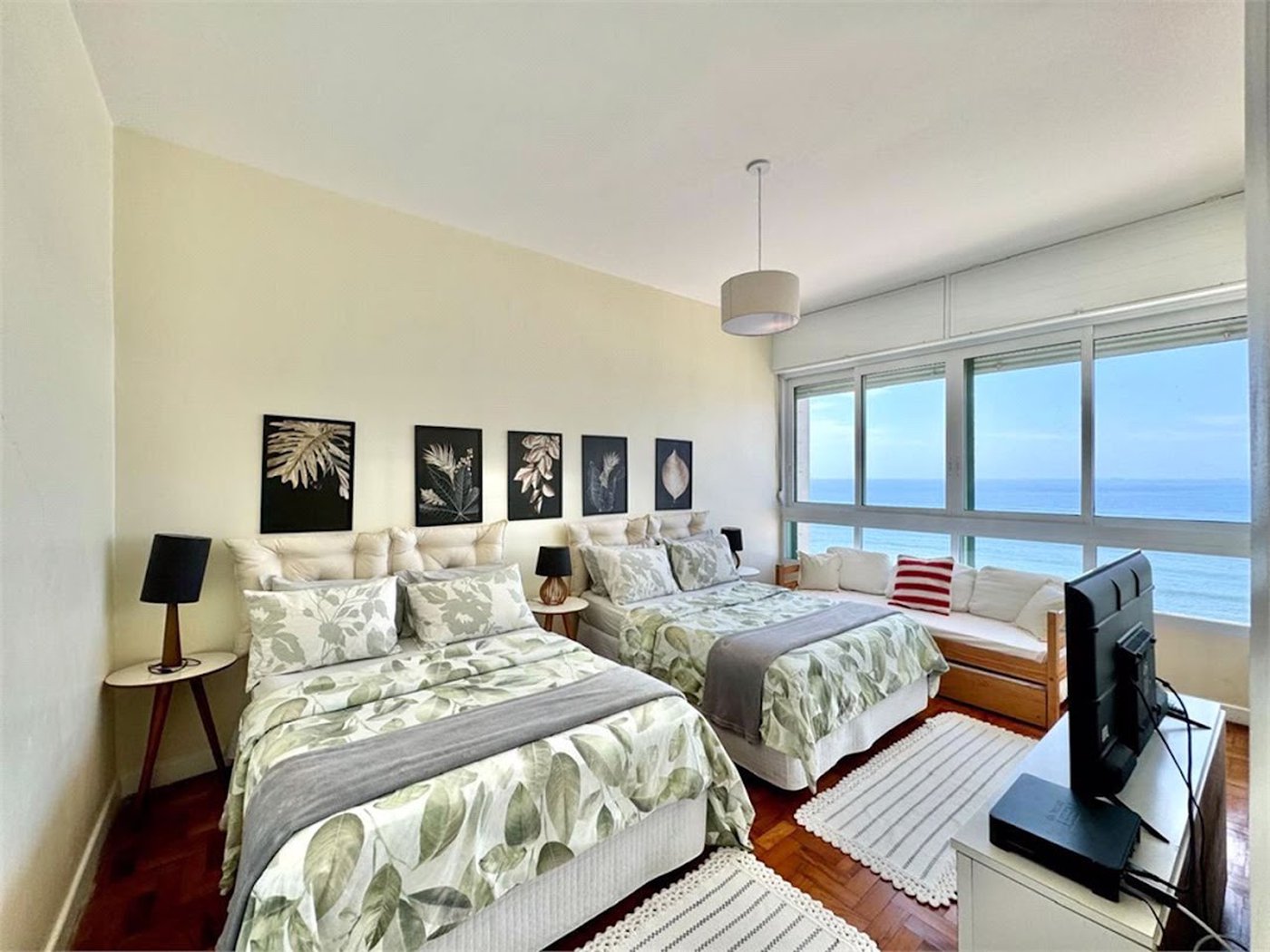 Apartamento Residencial à venda, Pitangueiras, Guarujá - AP0768.