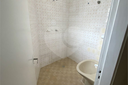 Sobrado à venda com 3 quartos, sendo 1 suíte, em Interlagos, São Paulo, SP