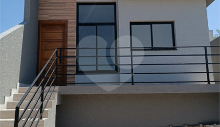 Casa à venda com 3 quartos, sendo 1 suíte, no condomínio Residencial Jardins da Catalunha, Atibaia - SP