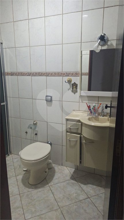 Sobrado à venda ou para alugar com 4 suítes em Sitio Paredão, Ferraz de Vasconcelos, SP