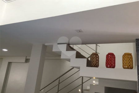 Sobrado à venda com 3 quartos, sendo 1 suíte, em Alto da Boa Vista, São Paulo, SP