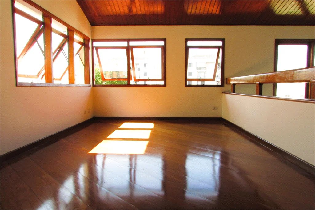 Casa para alugar com 4 quartos, sendo 2 suítes, em Cidade São Francisco, São Paulo, SP