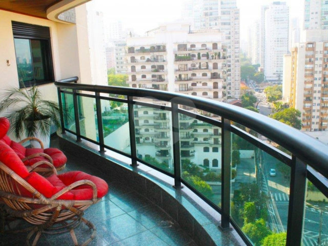 Apartamento à venda com 4 quartos, sendo 2 suítes,  em Campo Belo, São Paulo, SP