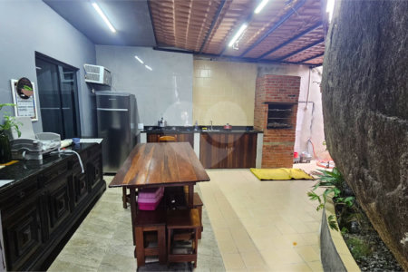 Casa à venda com 3 quartos, sendo 2 suítes, no condomínio Vale Encantado, Rio de Janeiro - RJ