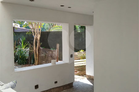 Sobrado à venda com 4 quartos, sendo 3 suítes,  em Morumbi, São Paulo, SP