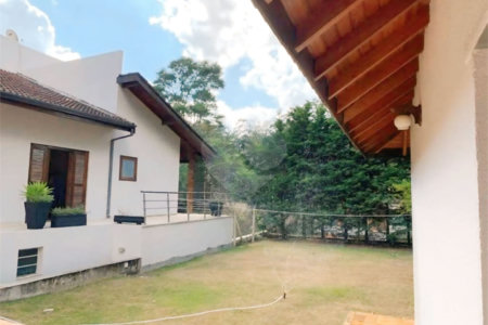 Casa à venda com 5 quartos, sendo 4 suítes, em Transurb, Itapevi, SP