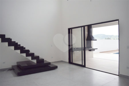 Casa à venda com 4 suítes no condomínio Figueira Garden, Atibaia - SP