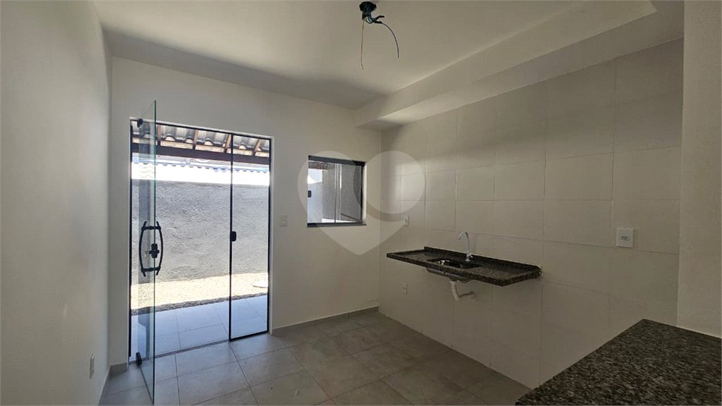 Casa à venda com 2 quartos no condomínio Mirela, Rio de Janeiro - RJ