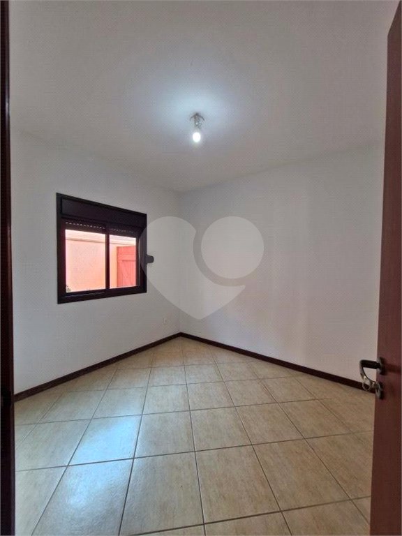 Casa à venda ou para alugar com 3 quartos, sendo 1 suíte, no condomínio Recanto dos Paturis, Vinhedo - SP