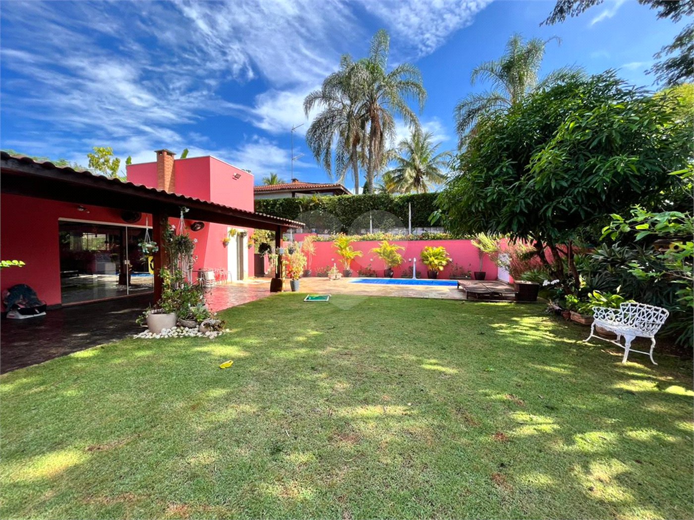 Casa à venda com 3 quartos, sendo 1 suíte,  no condomínio Portal do Sabiá, Araçoiaba da Serra - SP