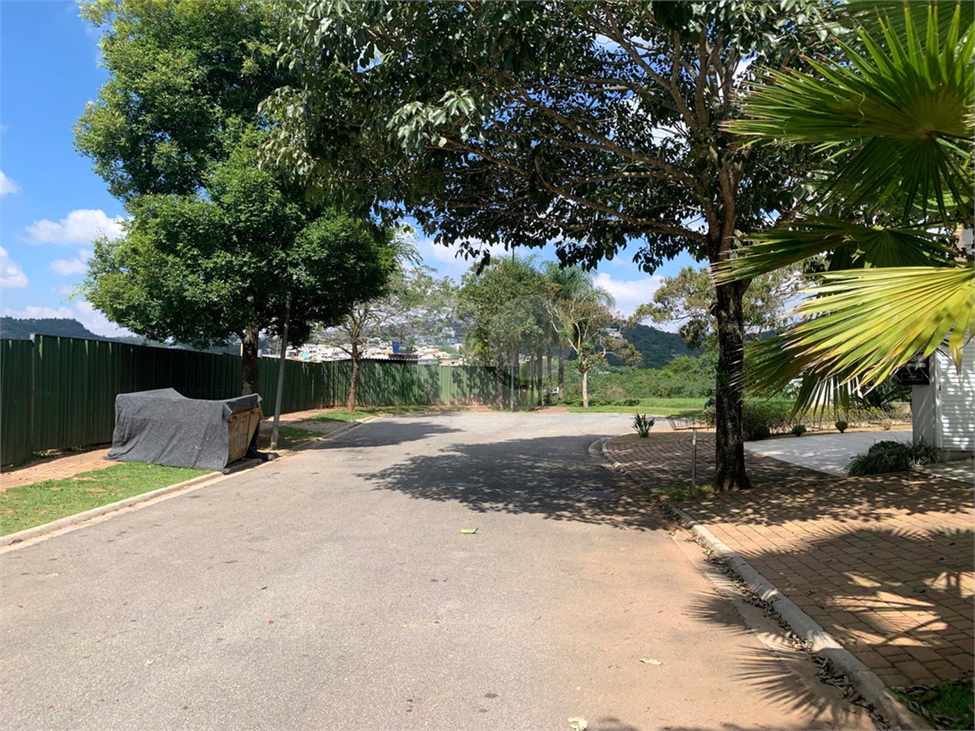Casa à venda ou para alugar com 4 suítes no condomínio Residencial Gênesis 1, Santana de Parnaíba - SP