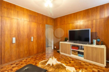 Sobrado à venda com 4 quartos, sendo 2 suítes, em Jardim das Bandeiras, São Paulo, SP