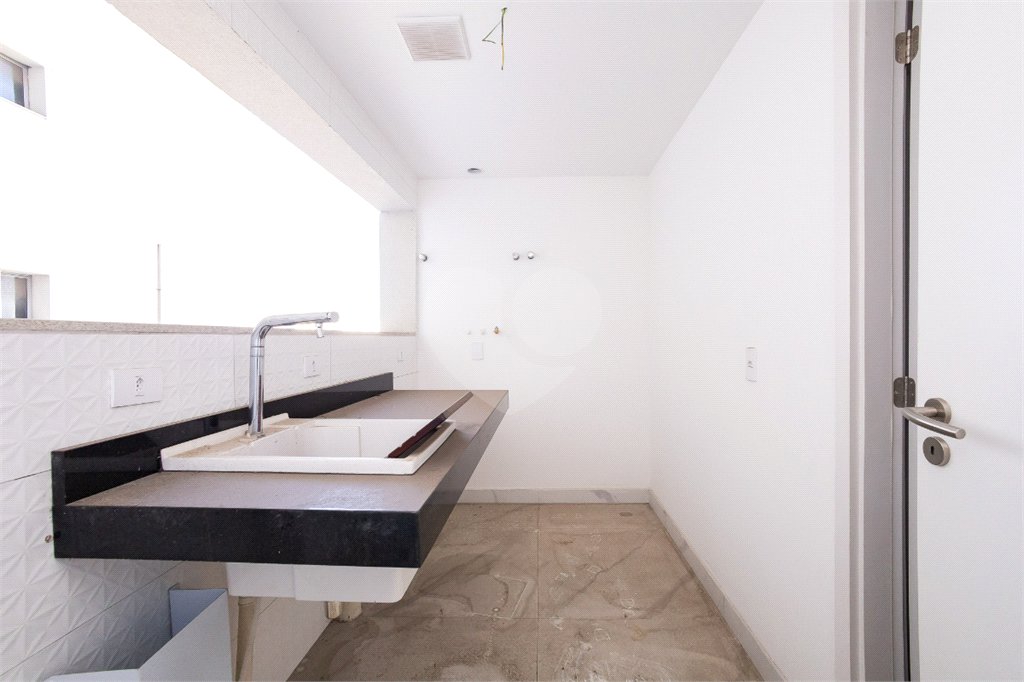 Apartamento à venda com 3 quartos, sendo 1 suíte,  em Vila Sofia, São Paulo, SP