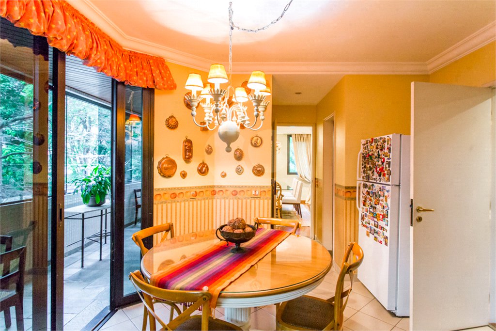 Apartamento à venda com 4 suítes em Real Parque, São Paulo, SP