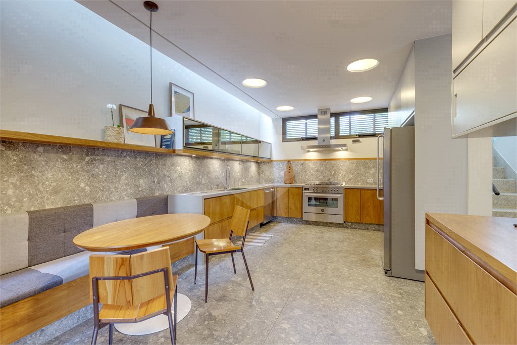 Casa à venda com 4 suítes no condomínio Vila Flora, São Paulo - SP
