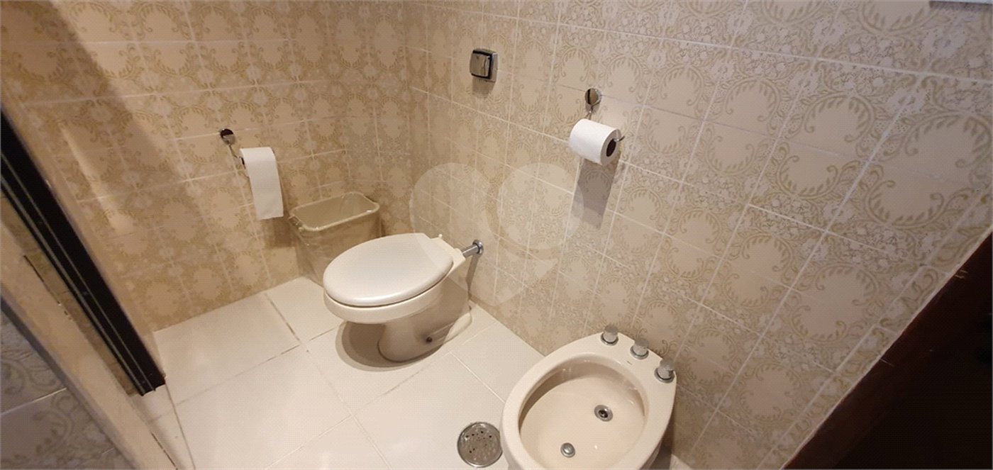 Sobrado à venda com 4 quartos, sendo 2 suítes, em Moema, São Paulo, SP